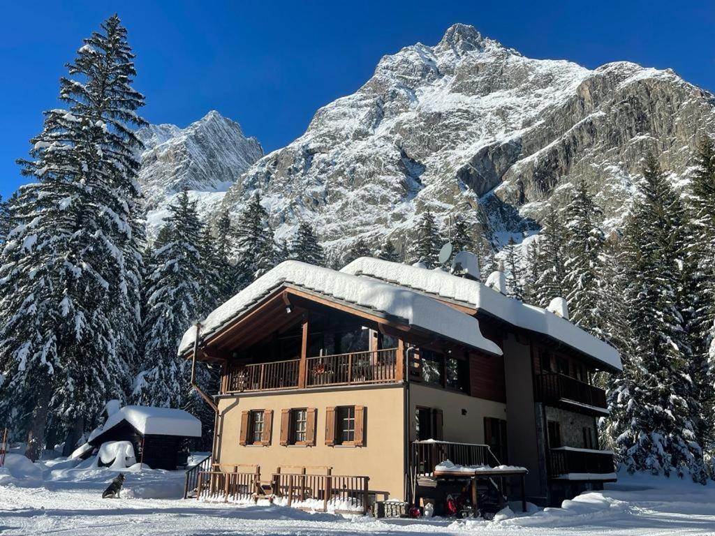 Wildhomes Wild Wolf Lodge Courmayeur Buitenkant foto