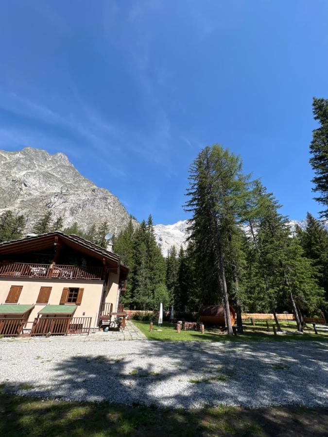 Wildhomes Wild Wolf Lodge Courmayeur Buitenkant foto